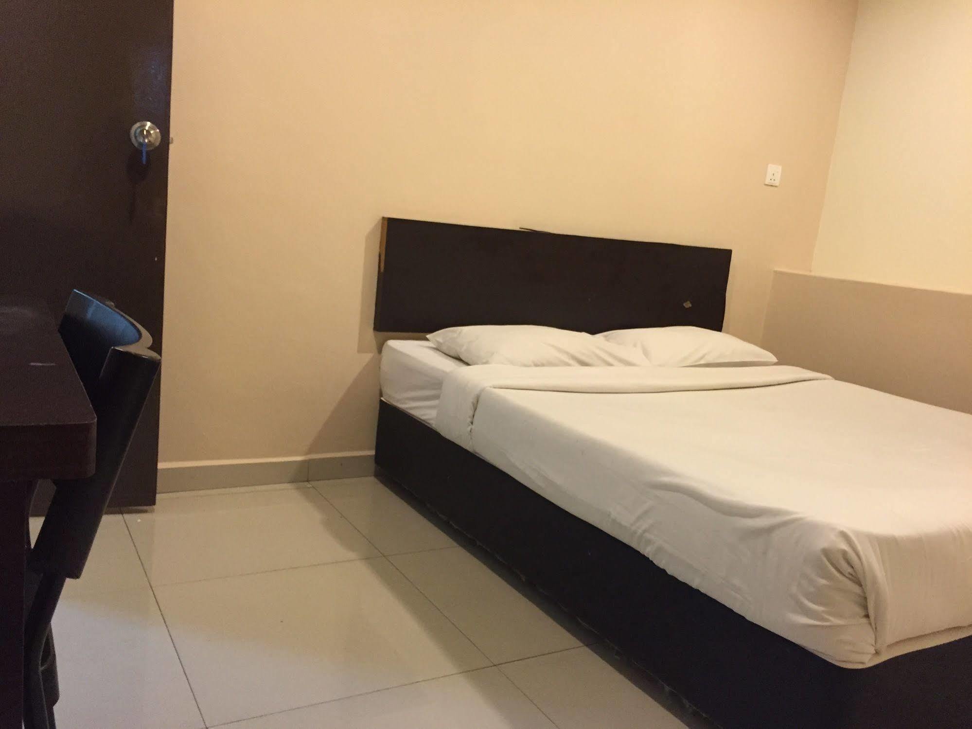 Oyo 90235 Hotel Inap Sri Gombak Batu Caves Ngoại thất bức ảnh